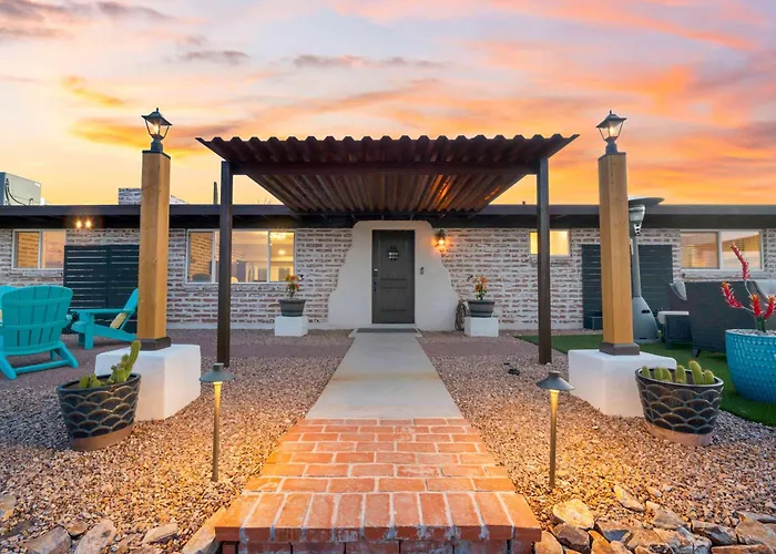 Panoramic Mountain Views Heated Pool 2 Kitchens Holiday home *
