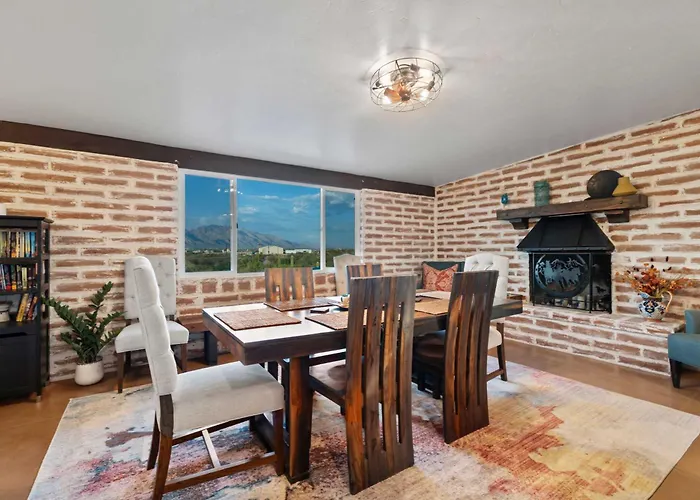 Panoramic Mountain Views Heated Pool 2 Kitchens Holiday home Tucson