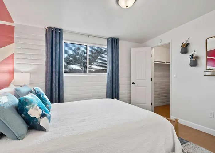 Holiday home Panoramic Mountain Views Heated Pool 2 Kitchens Tucson