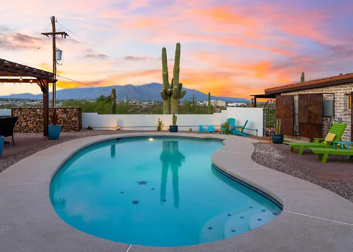 Holiday home Panoramic Mountain Views Heated Pool 2 Kitchens