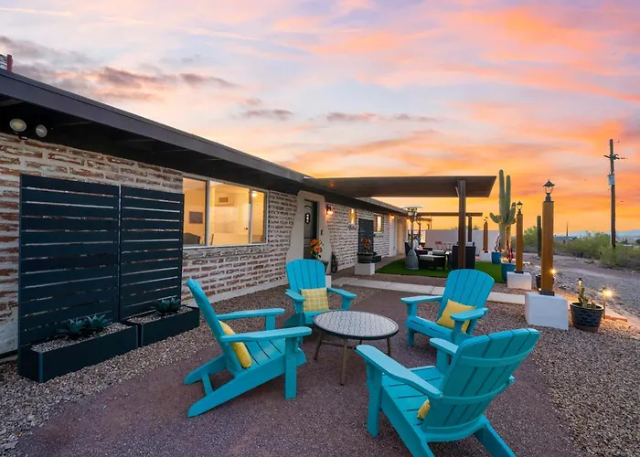 Panoramic Mountain Views Heated Pool 2 Kitchens Holiday home *