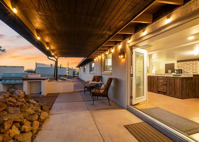 Panoramic Mountain Views Heated Pool 2 Kitchens Holiday home *