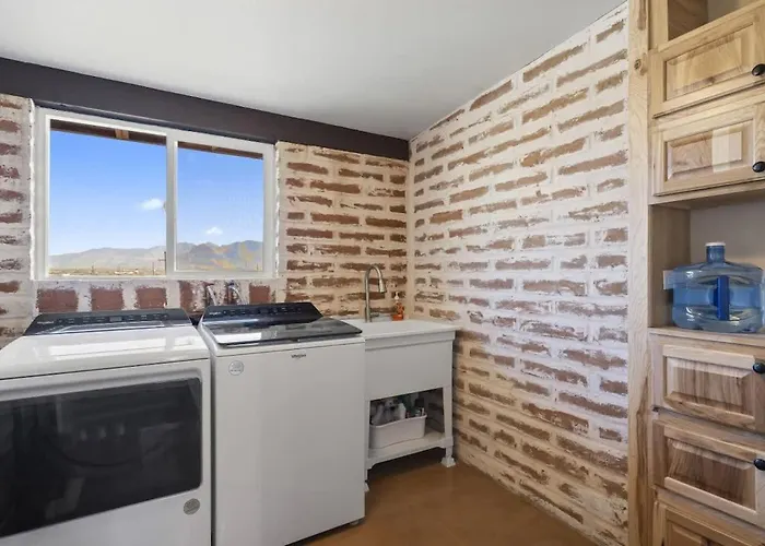 Holiday home Panoramic Mountain Views Heated Pool 2 Kitchens